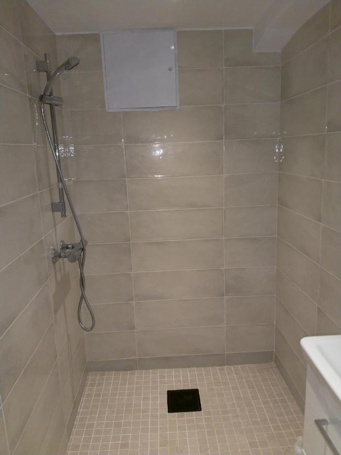 Renovated Semi- Basement 2 Bedrooms Furnished Apartment - Close To Everything In Мосс Екстер'єр фото