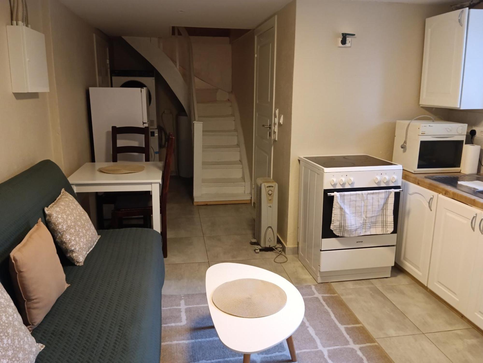 Renovated Semi- Basement 2 Bedrooms Furnished Apartment - Close To Everything In Мосс Екстер'єр фото