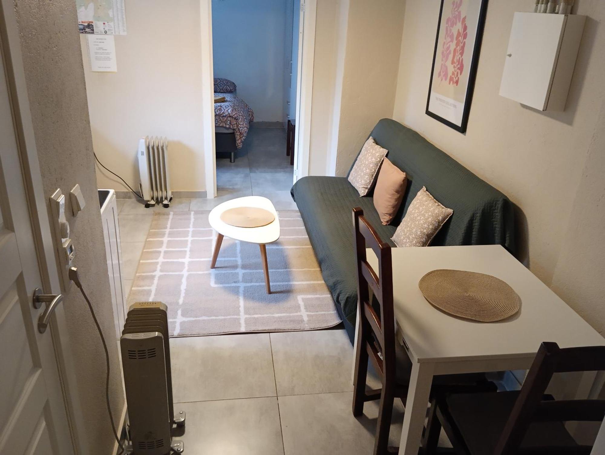 Renovated Semi- Basement 2 Bedrooms Furnished Apartment - Close To Everything In Мосс Екстер'єр фото