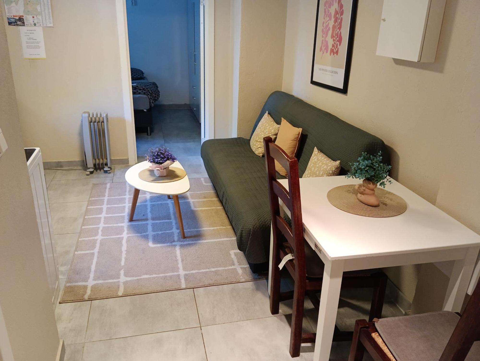 Renovated Semi- Basement 2 Bedrooms Furnished Apartment - Close To Everything In Мосс Екстер'єр фото